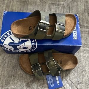 Arizona desert soil camo green Birkenstocks